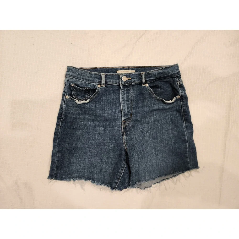 Levis' denim jean cut-off style shorts: Classic‎ Shorts fit, cute! Women's 29